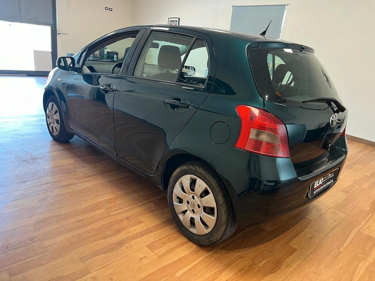 Toyota Yaris 1.0 5 porte