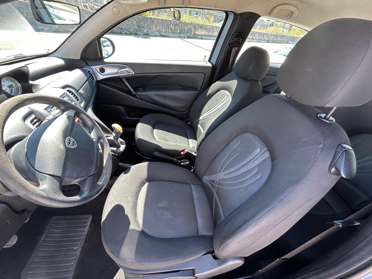 Lancia Ypsilon 1.2 69 CV Unyca