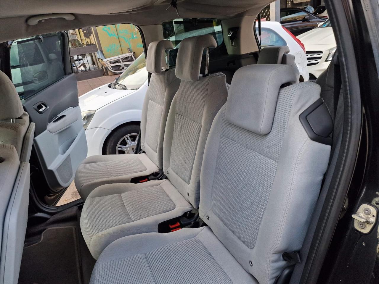 Peugeot 5008 2.0 HDi 150CV Business