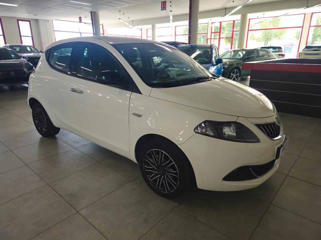 Lancia Ypsilon 1.0 FireFly 5 porte S&S Hybrid Gold