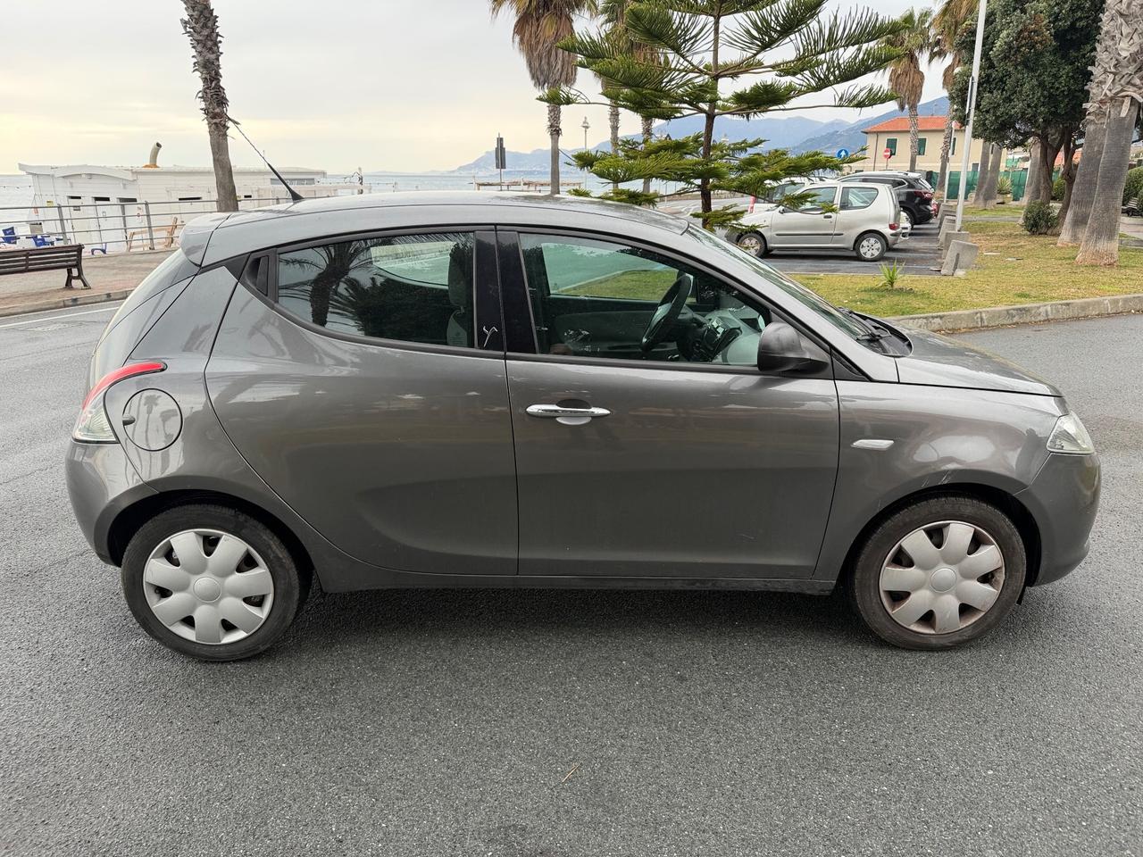 Lancia Ypsilon 1.2 69 CV 5 porte Silver