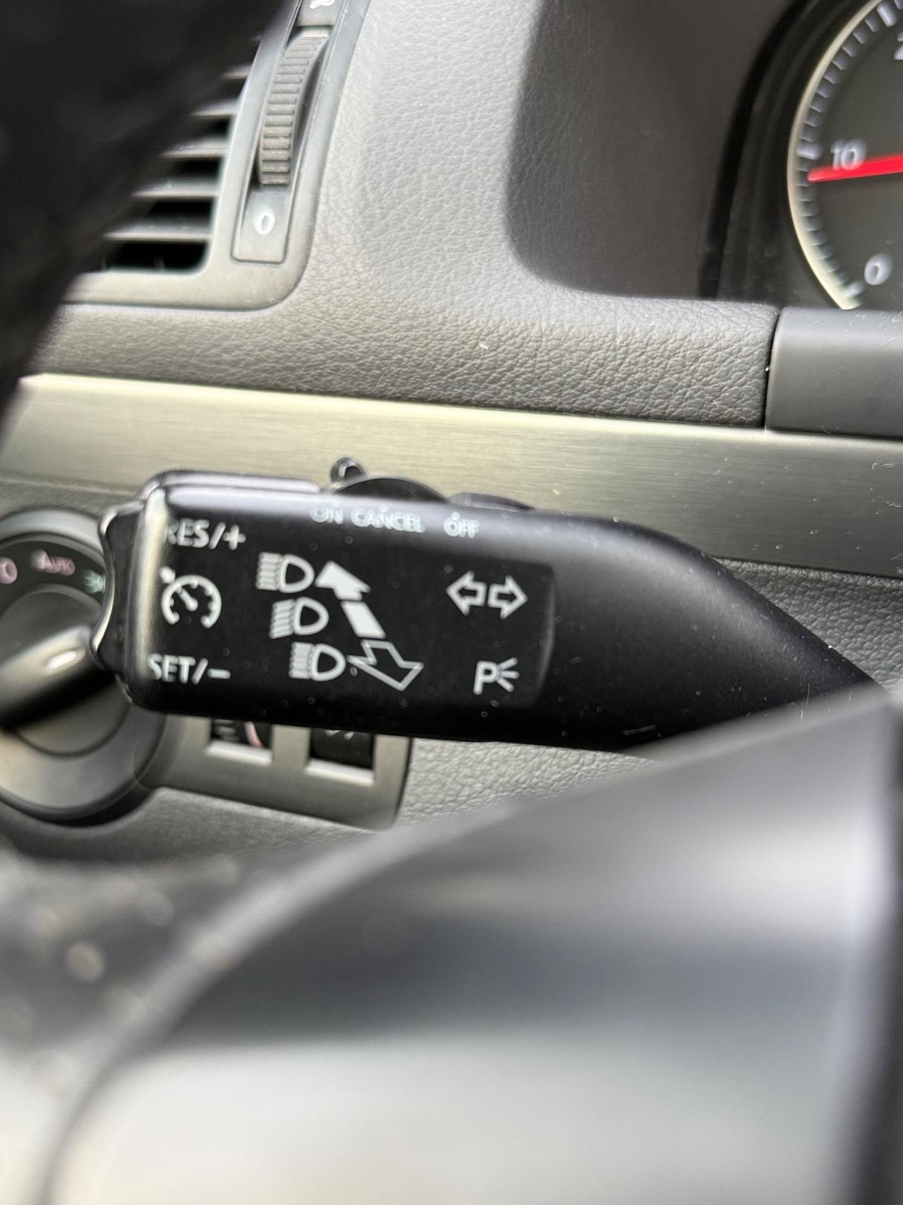 Volkswagen Touran 2.0 TDI 170 CV R-Line 7 POSTI