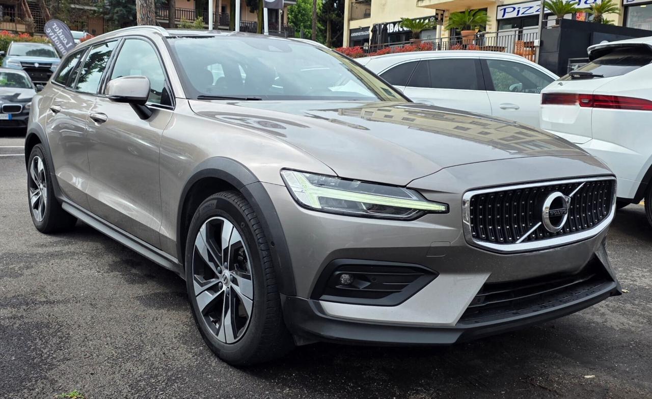 Volvo V60 Cross Country B4 (d) AWD automatico Plus