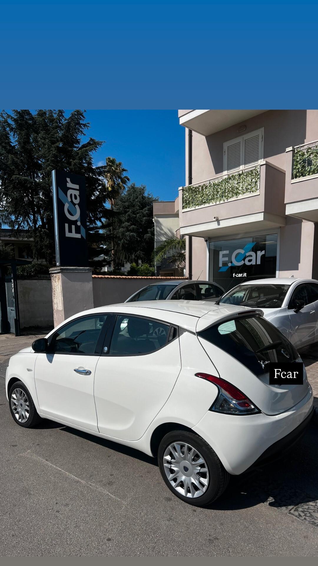 Lancia Ypsilon 1.2 69 CV 5 porte GPL Ecochic Silver neopatentati