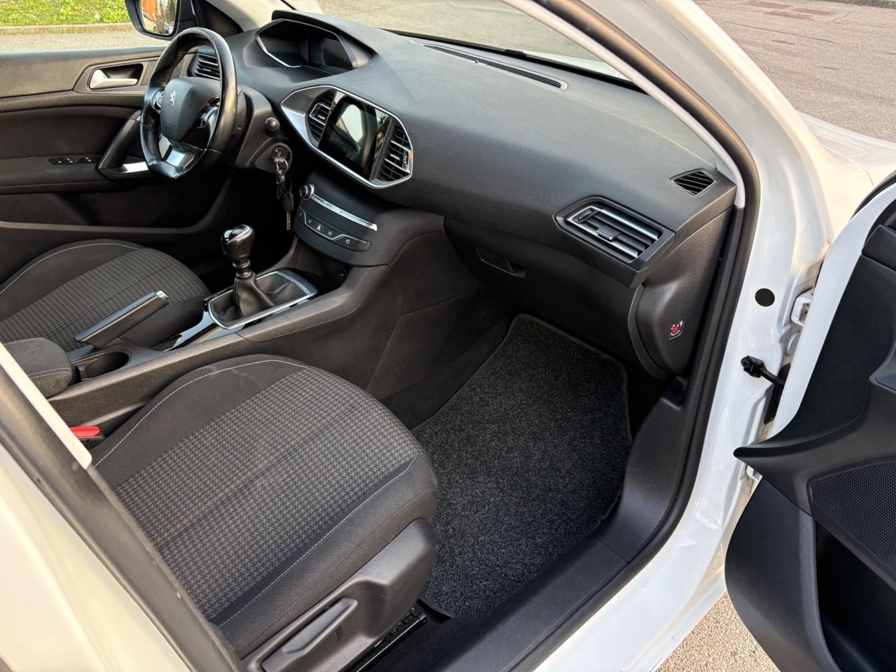 Peugeot 308 BlueHDi 130 S&S Allure