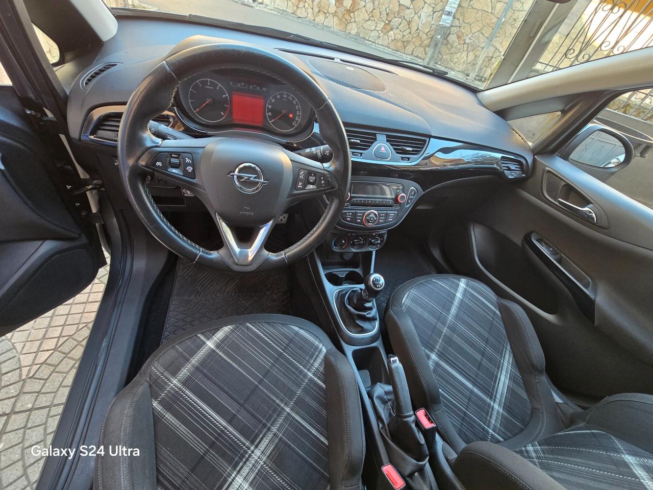 Opel Corsa 1.2 Coupé b-Color