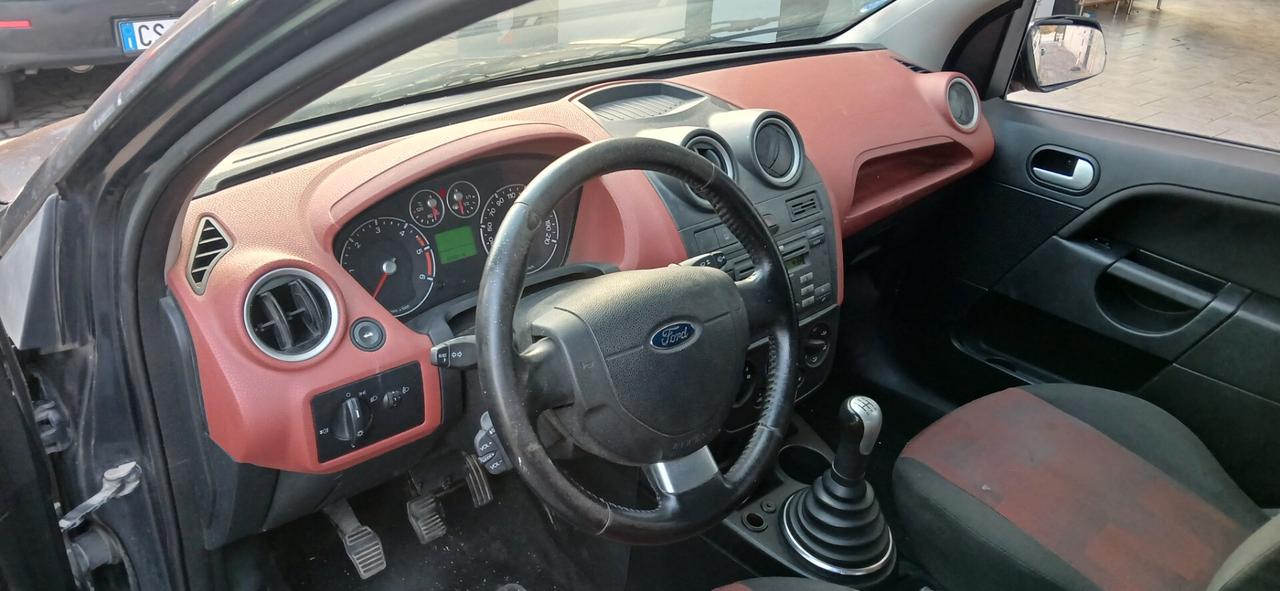 Pochi km diesel neopatentati Ford fiesta