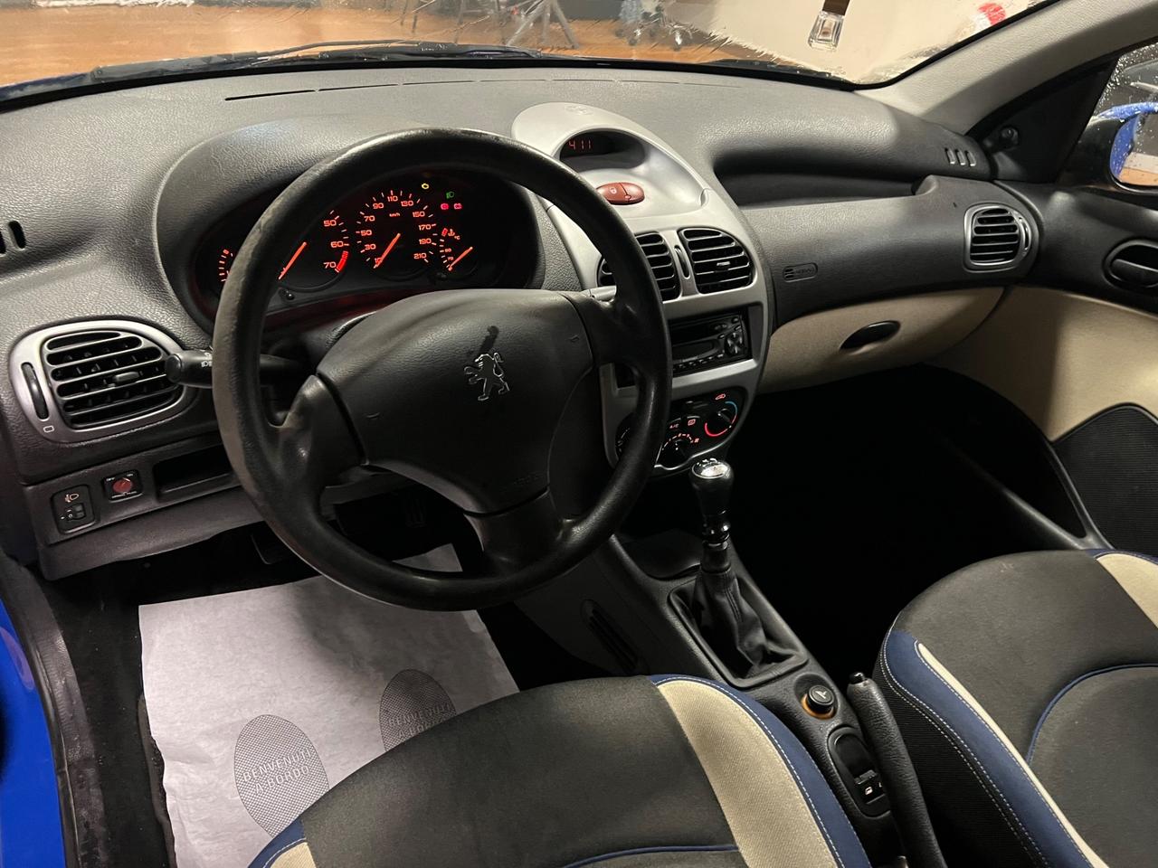 Peugeot 206 1.1 5p. XT