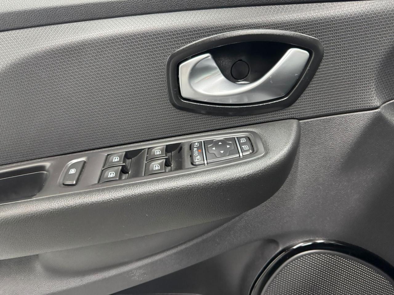 Renault Clio dCi 8V 90 CV 5 porte Moschino Intens 2020