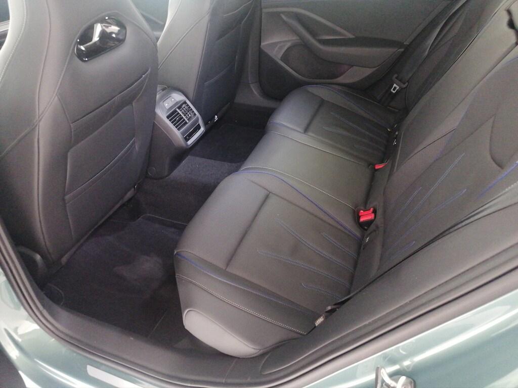 Volkswagen Passat 2.0 TDI SCR R-Line 4Motion DSG