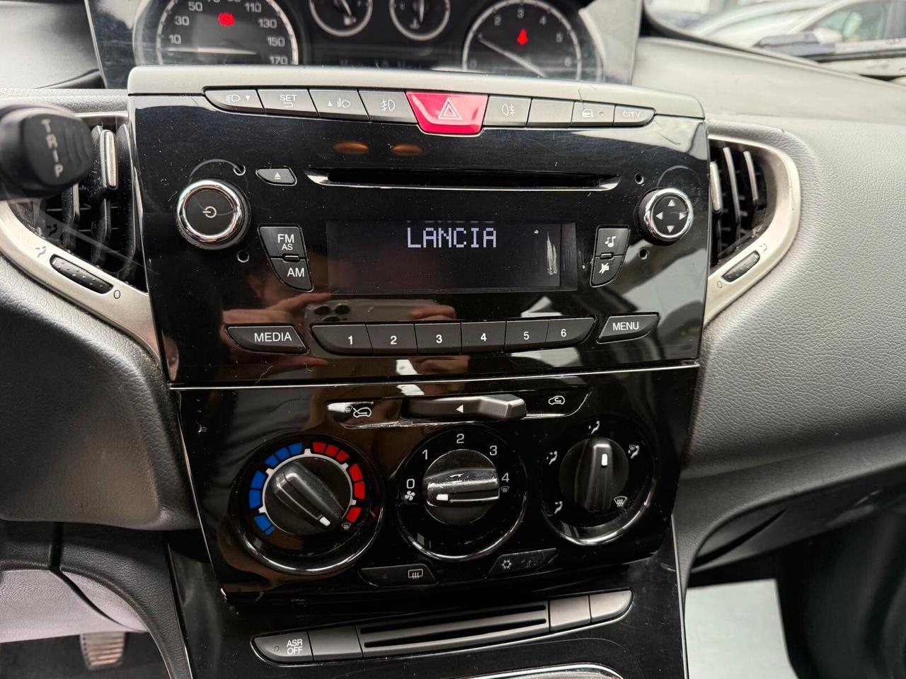 Lancia Ypsilon 1.2 69 CV 5 porte Gold