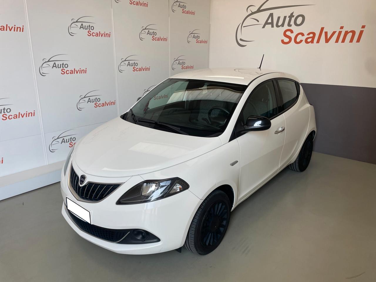 Lancia Ypsilon 1.0 FireFly 5 porte S&S Hybrid Silver