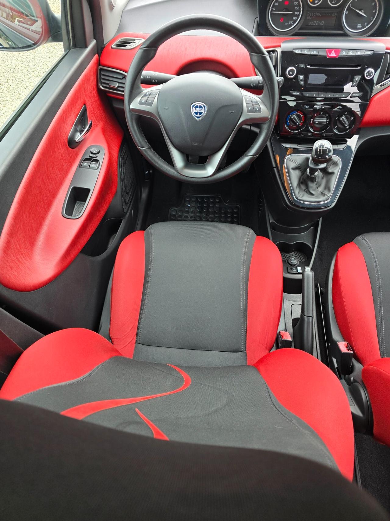 Lancia Ypsilon 1.2 69 CV 5 porte S&S Gold