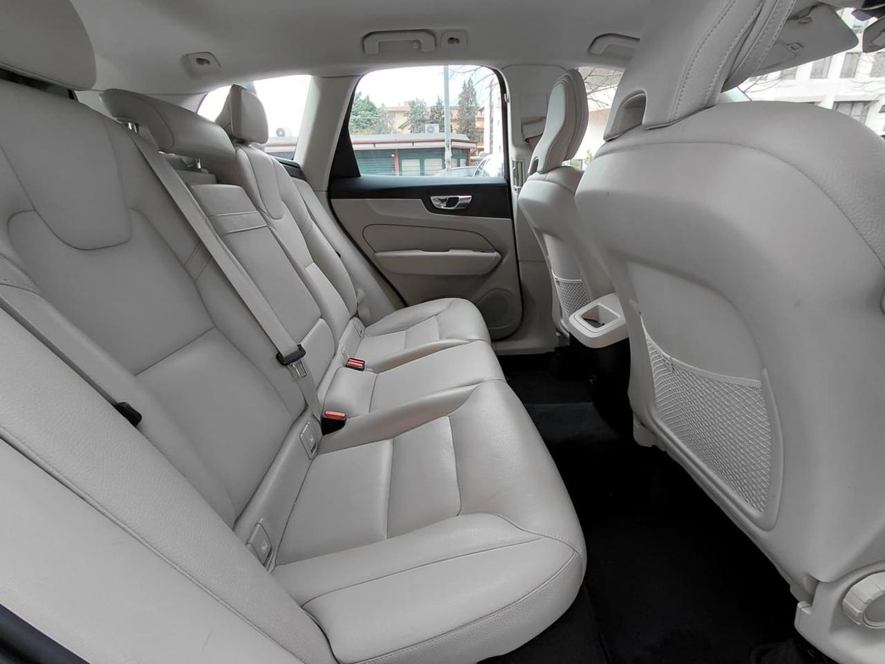 Volvo XC 60 Momentum Pro 2.0 B4 MHEV #10050