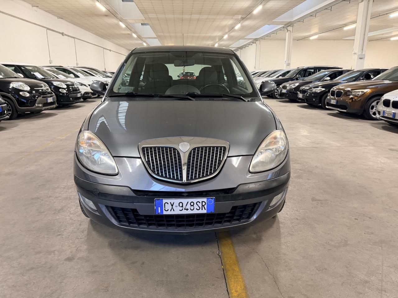 Lancia Ypsilon 1.2 16V Platino