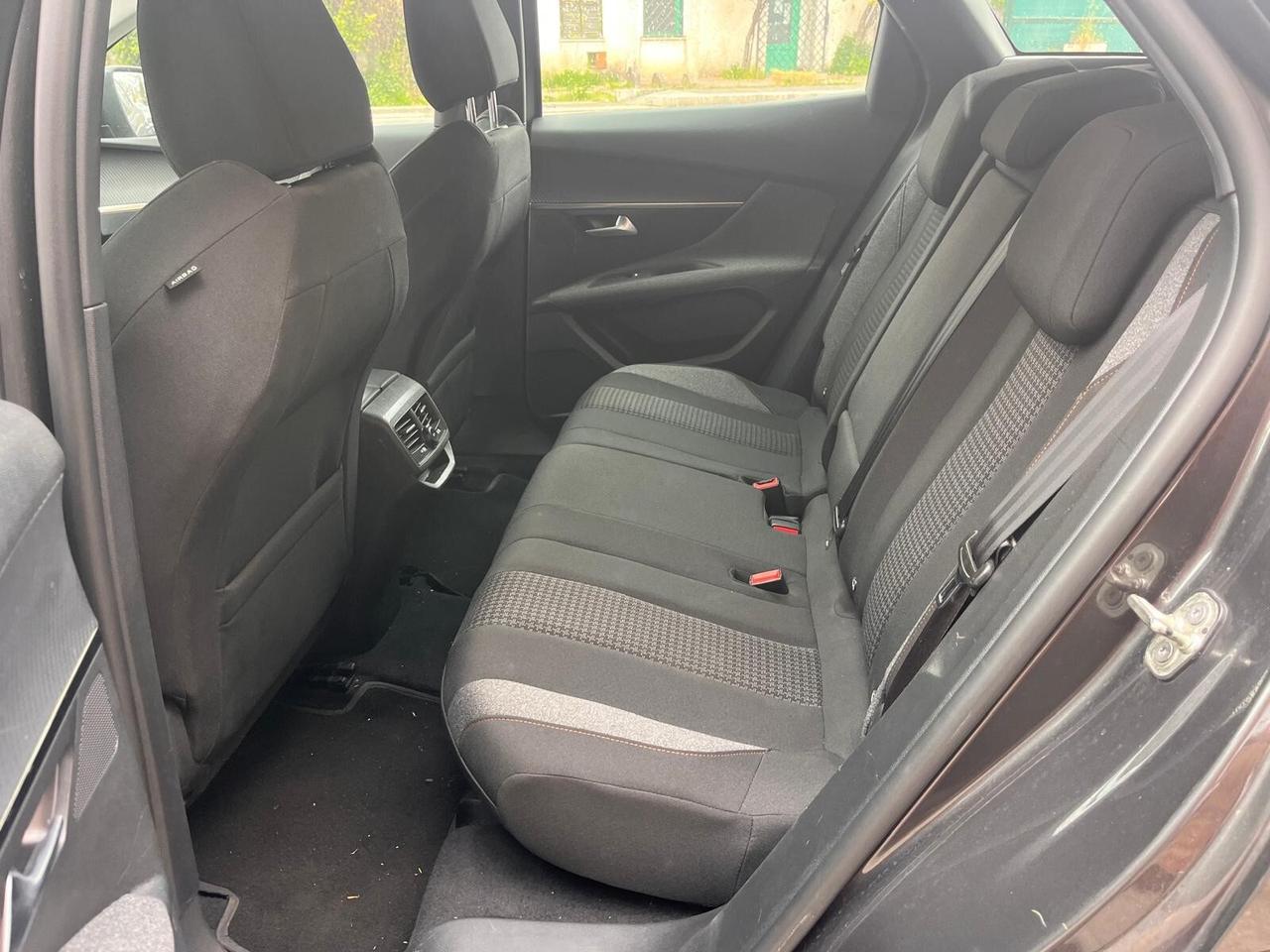 PEUGEOT 3008 BLUEHDI 130 SES EAT8 ALLURE