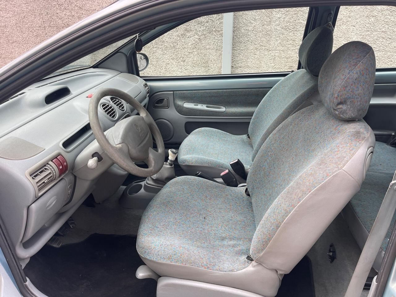 Renault Twingo 1.2i benzina neopatentati