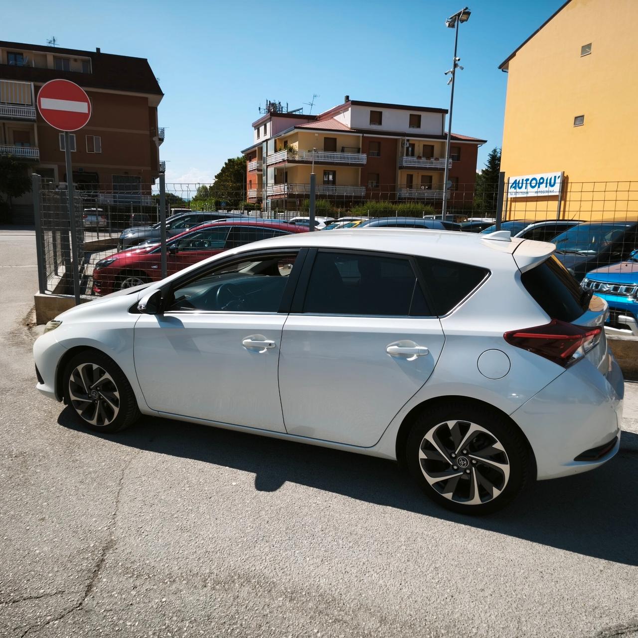 Toyota Auris 1.6 D-4D Lounge