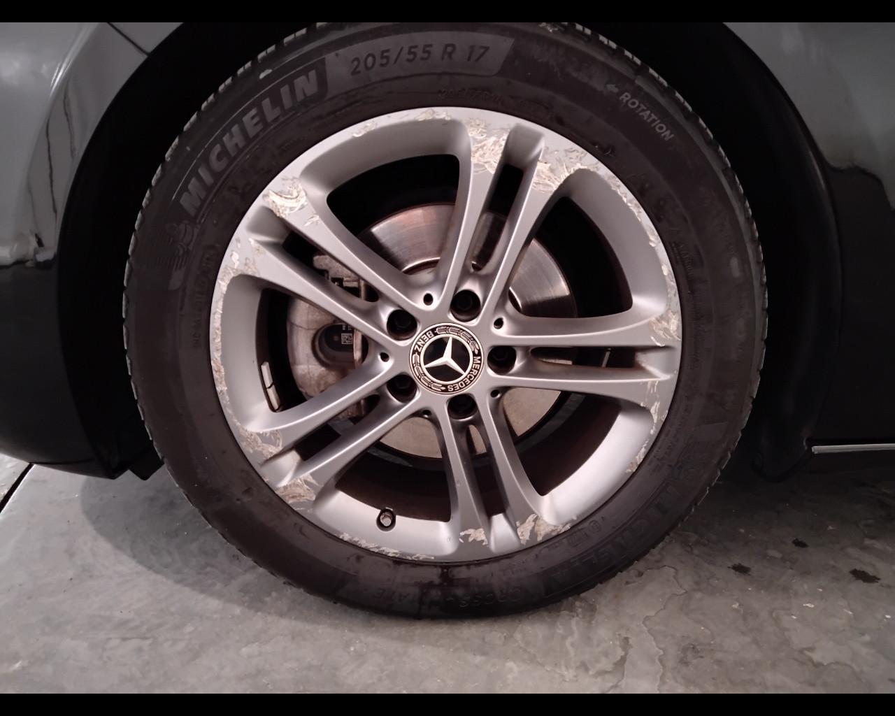 Mercedes-Benz Classe B - W247 2018 - B 180 d Sport auto