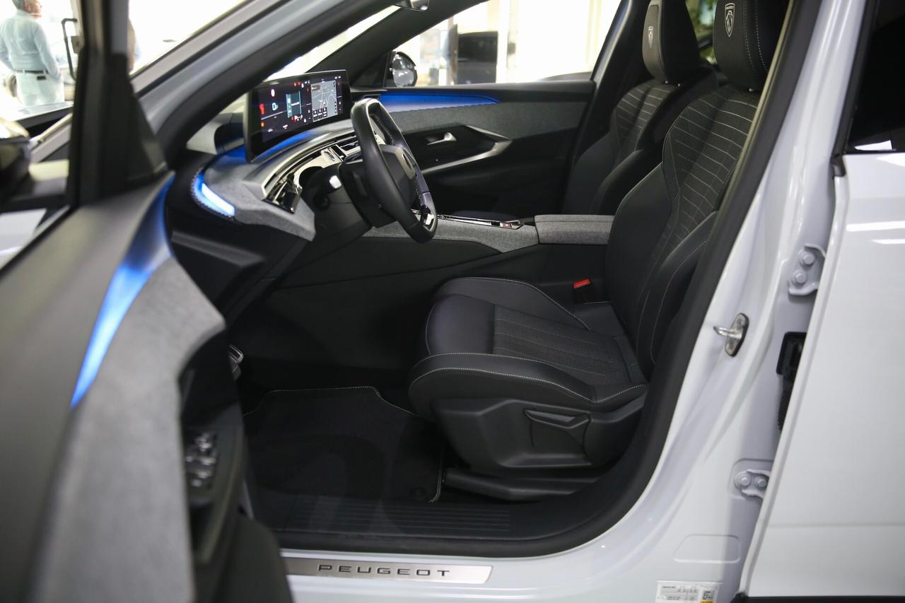 Peugeot 3008 Hybrid 145 cv e-DCS6 GT
