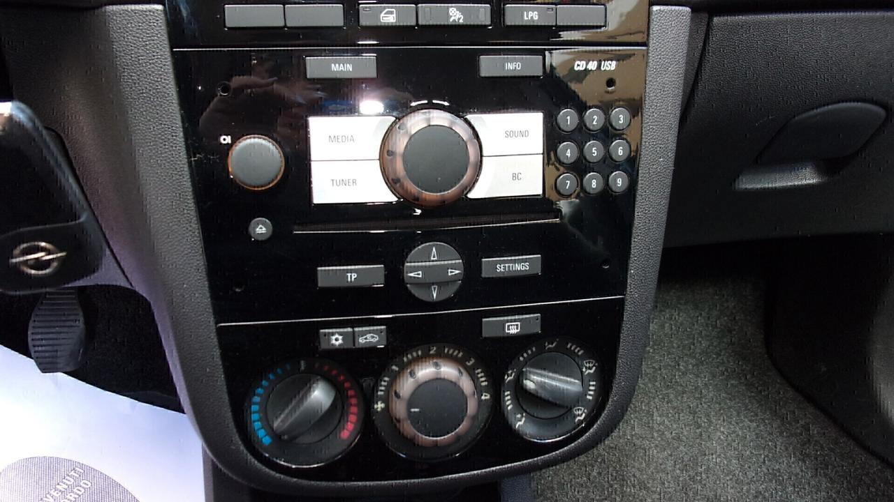 Opel Corsa 1.2 85CV 5 porte GPL-TECH Edition