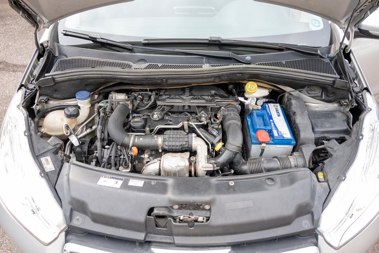 Peugeot 208 1.4 HDi 68 CV - NEOPATENTATI