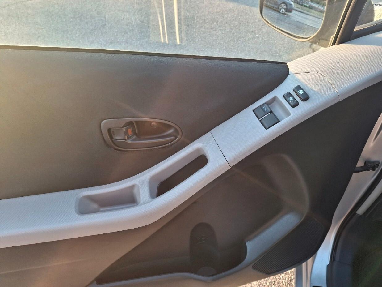 Toyota Yaris 1.0 5 porte Sol