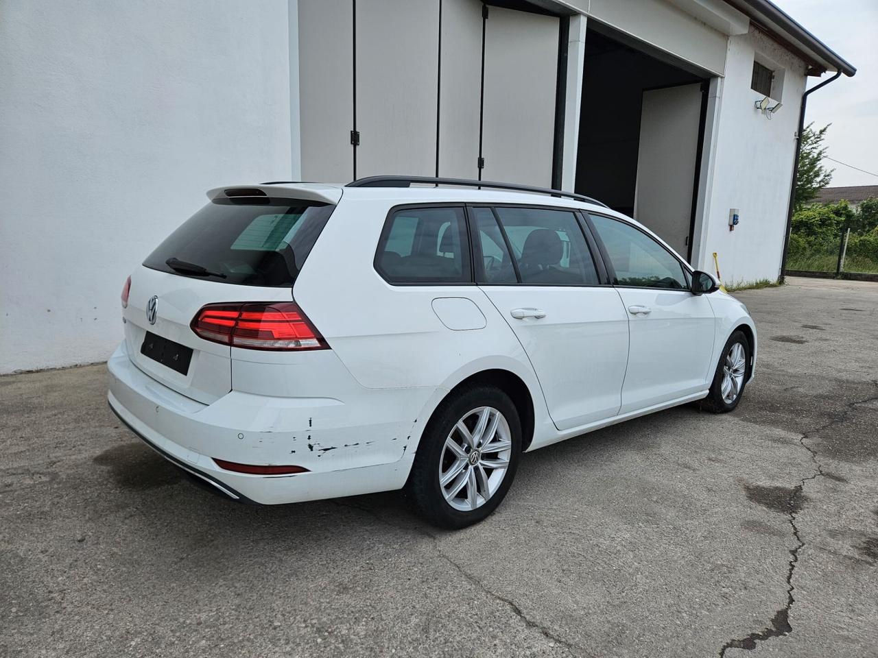 Volkswagen Golf Variant 1.6 tdi 115cv INCIDENTATA