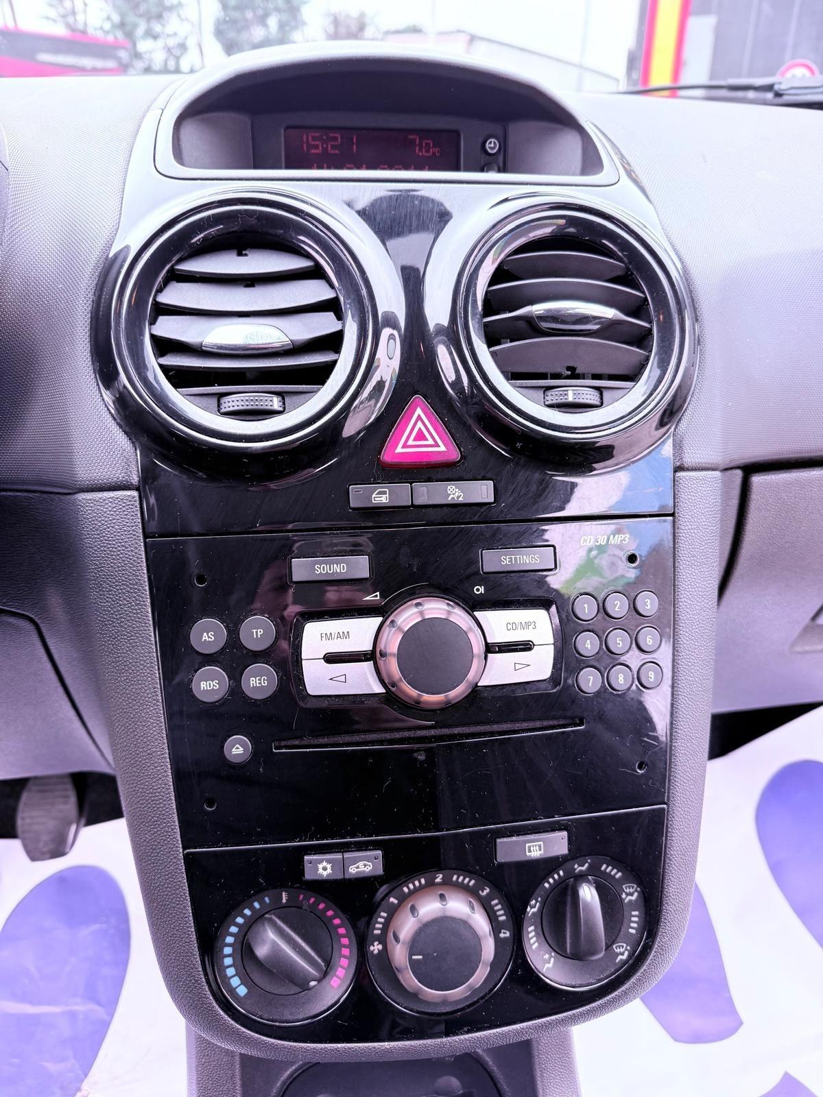 Opel Corsa 1.2 3 porte Club Ok neopatentati