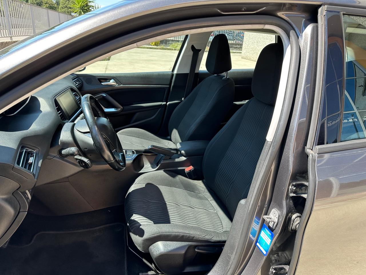 Peugeot 308 BlueHDi 120 S&S EAT6 SW Allure