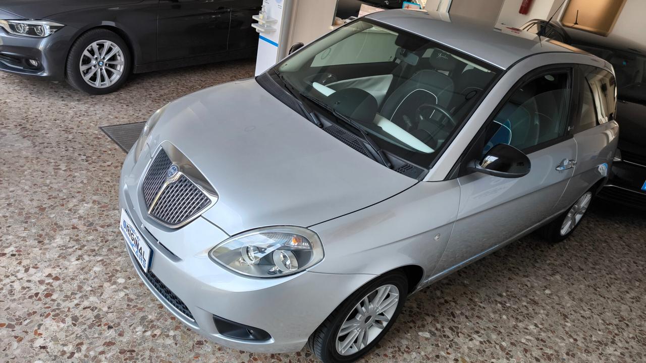 Lancia Ypsilon 1.2 69 CV Unyca