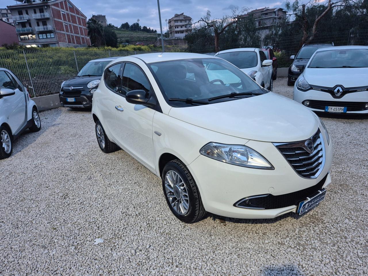 Lancia Ypsilon 0.9 TwinAir 85 CV 5 porte Metano Ecochic Gold