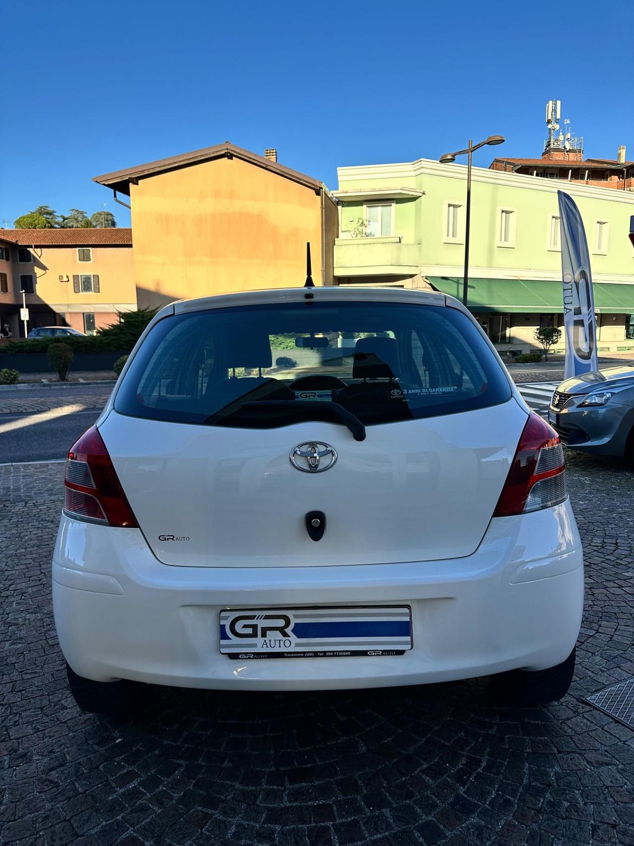 Toyota Yaris 1.0Bz 69Cv 5P - Neopatentati