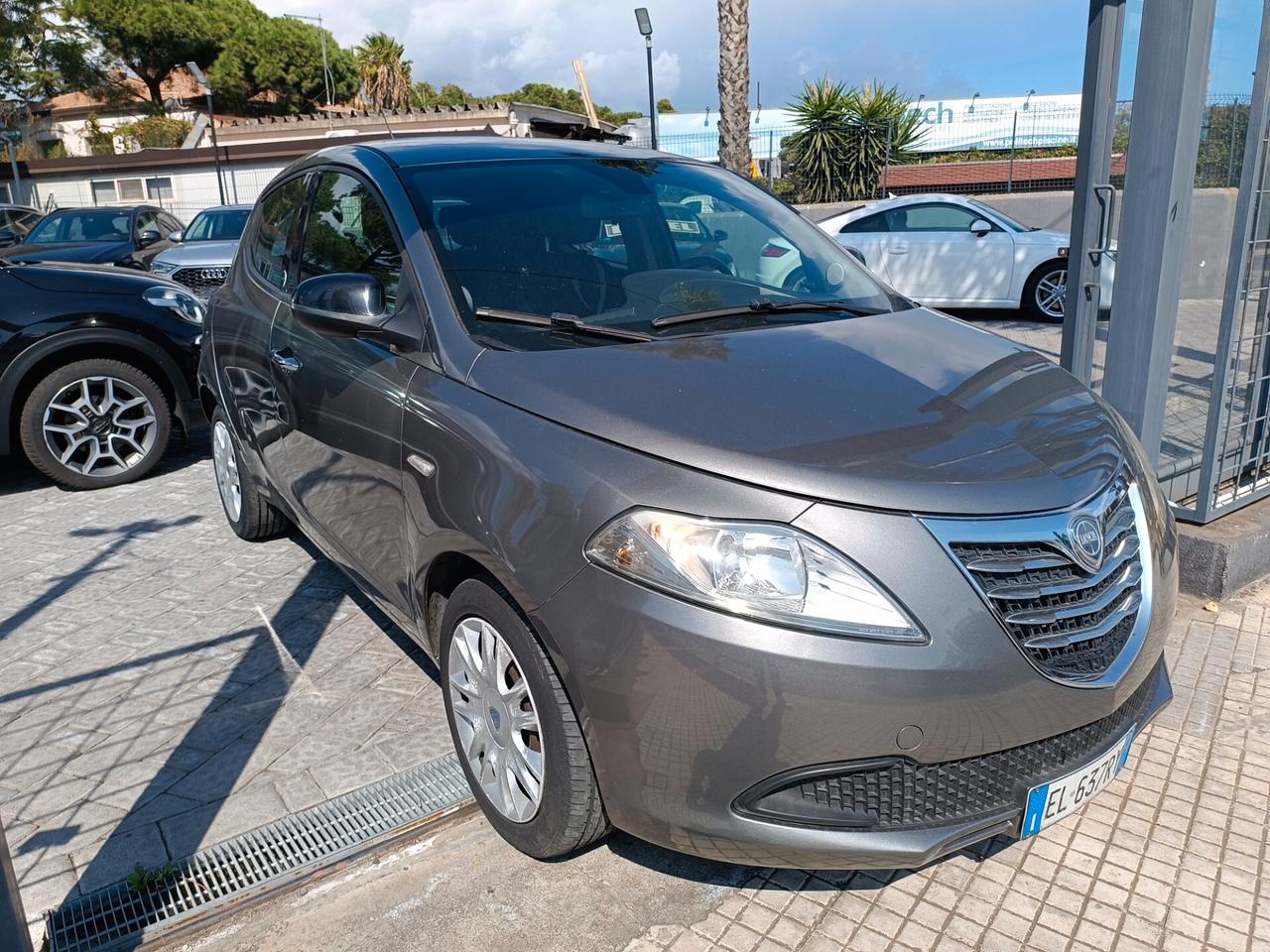Lancia Ypsilon 1.2 69 CV 5 GPL Ecochic Silver