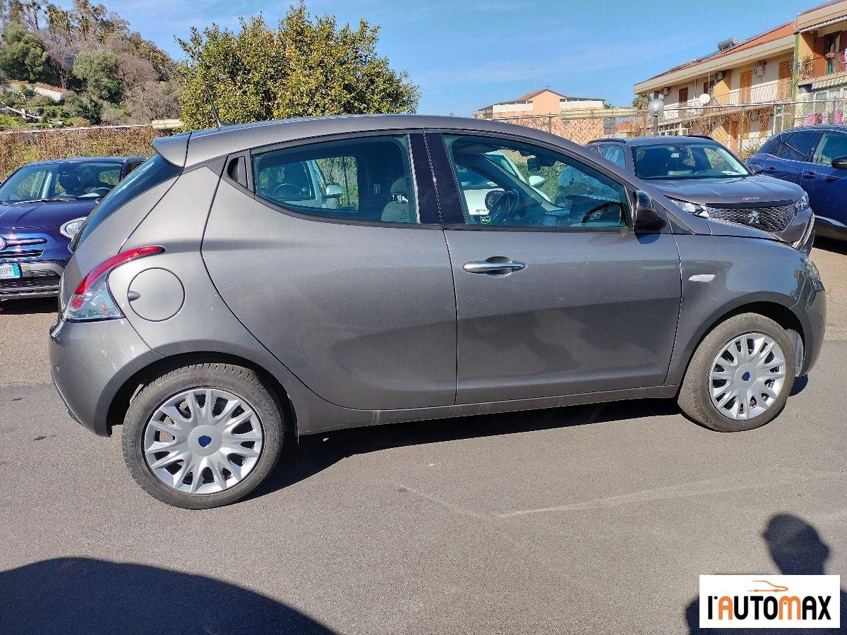 LANCIA - Ypsilon 1.0 firefly hybrid Gold s&s 70cv