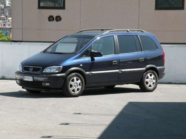 Opel Zafira 1.8i 16v CDX