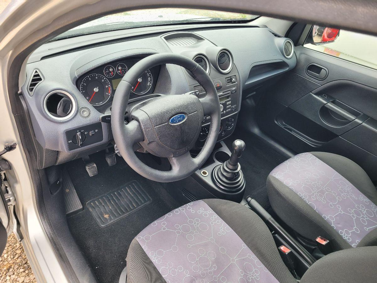FORD - Fiesta - 1.2i 16V 5 porte Ghia