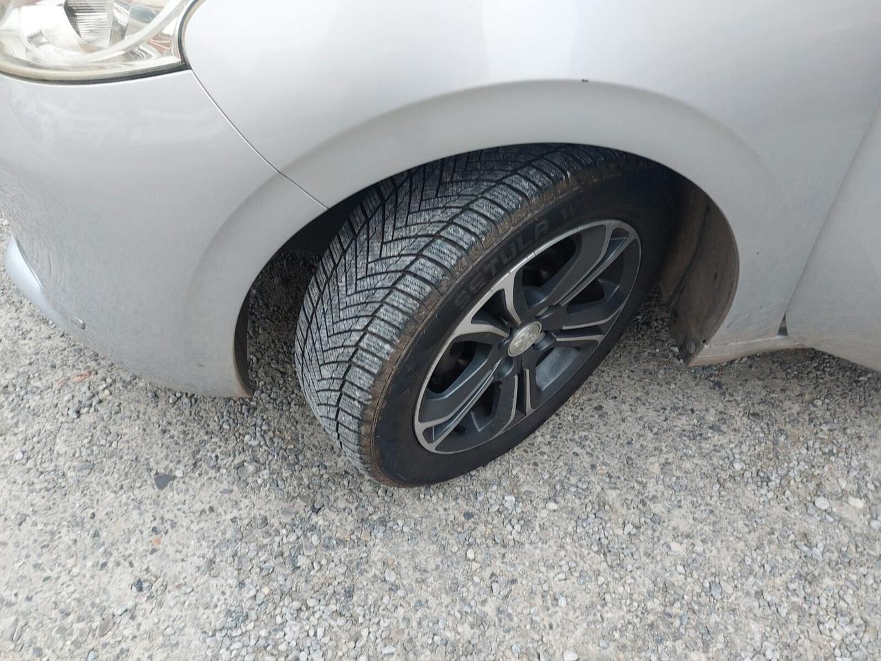 Peugeot 208 PureTech 82 5 P STUPENDA OK NEOPATENTATI