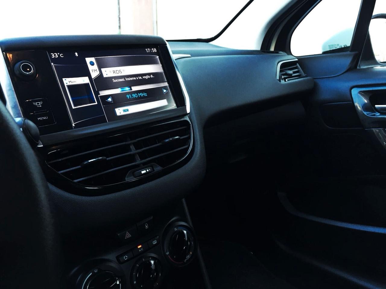 Peugeot 208 1.4 HDi 68 CV 5 porte Allure