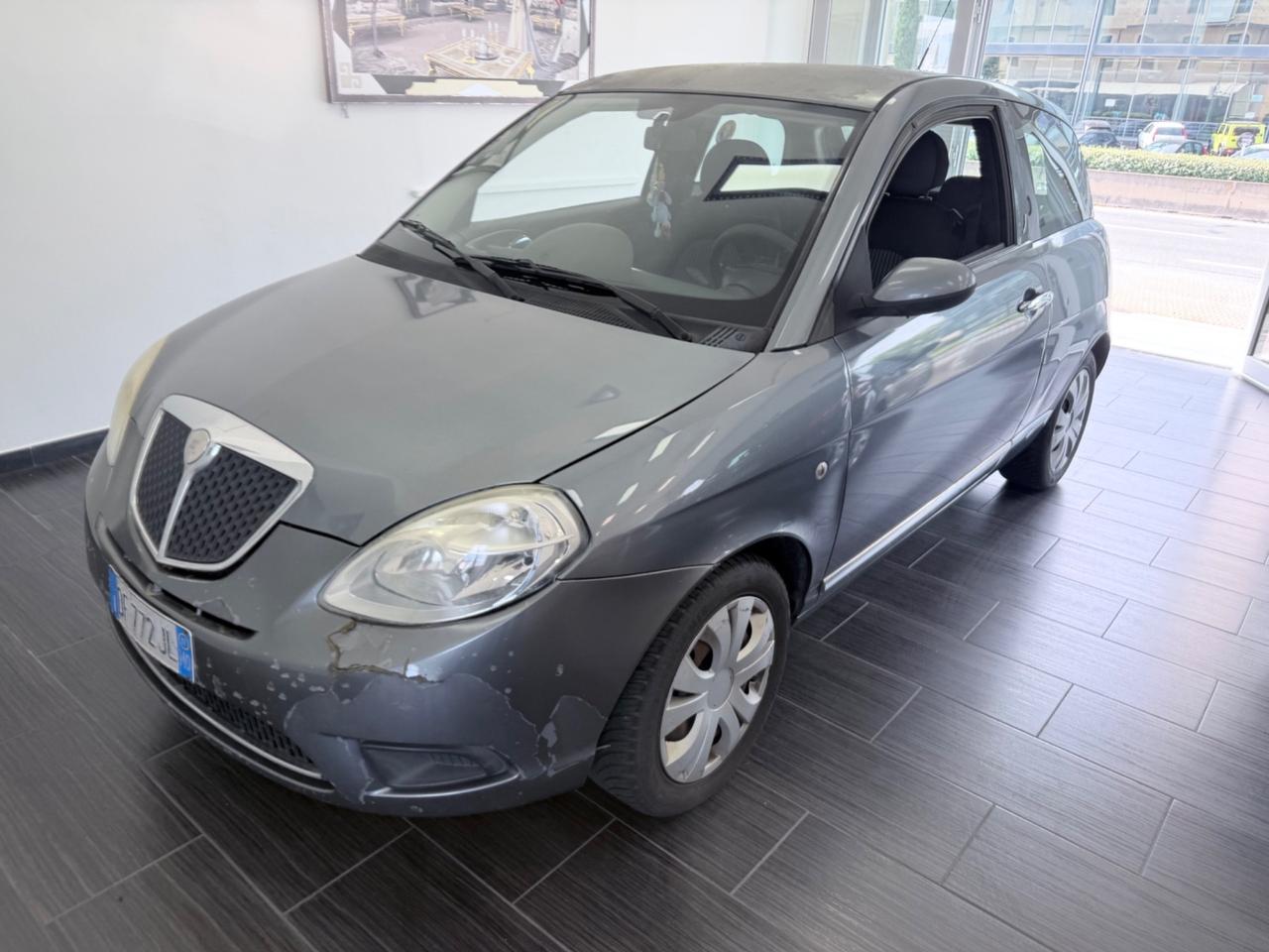 Lancia Ypsilon 1.2 Argento ok neopatentati