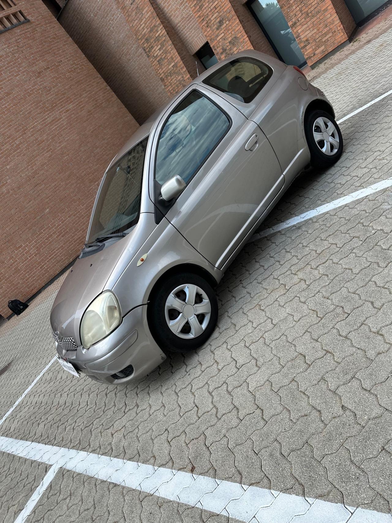 Toyota Yaris Verso 1.3i 16V cat Luna '03