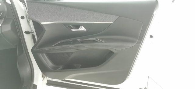 PEUGEOT 3008 BlueHDi 130 S&S EAT8 Allure