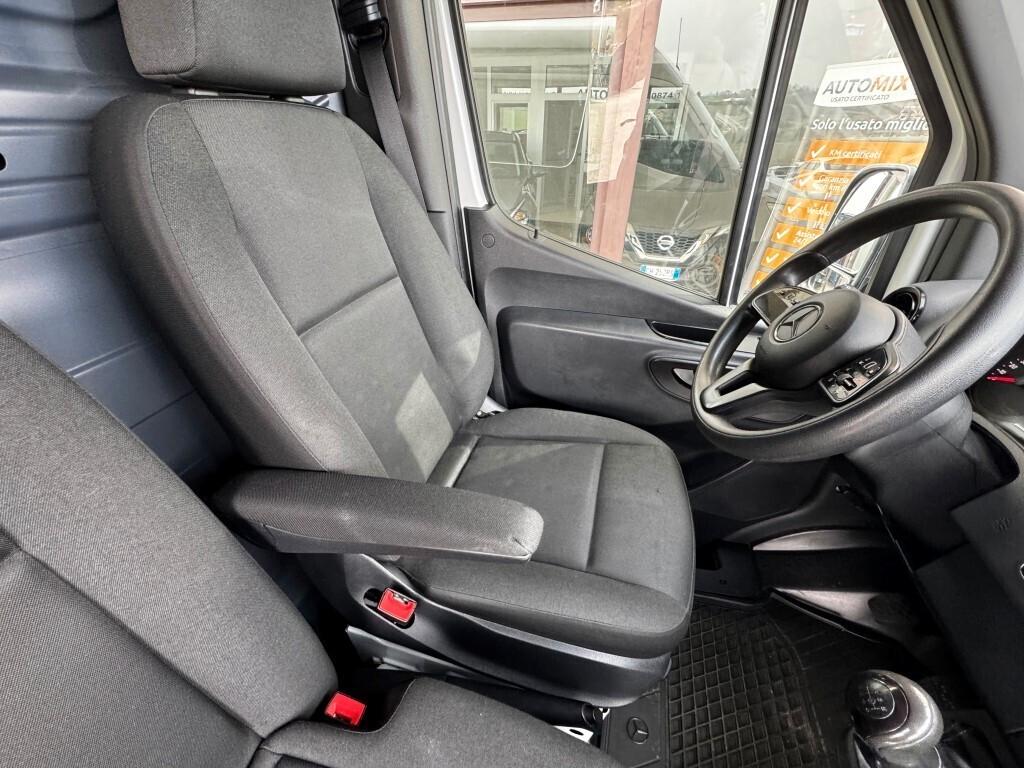 Mercedes-Benz Sprinter Cargo Van L2 H2