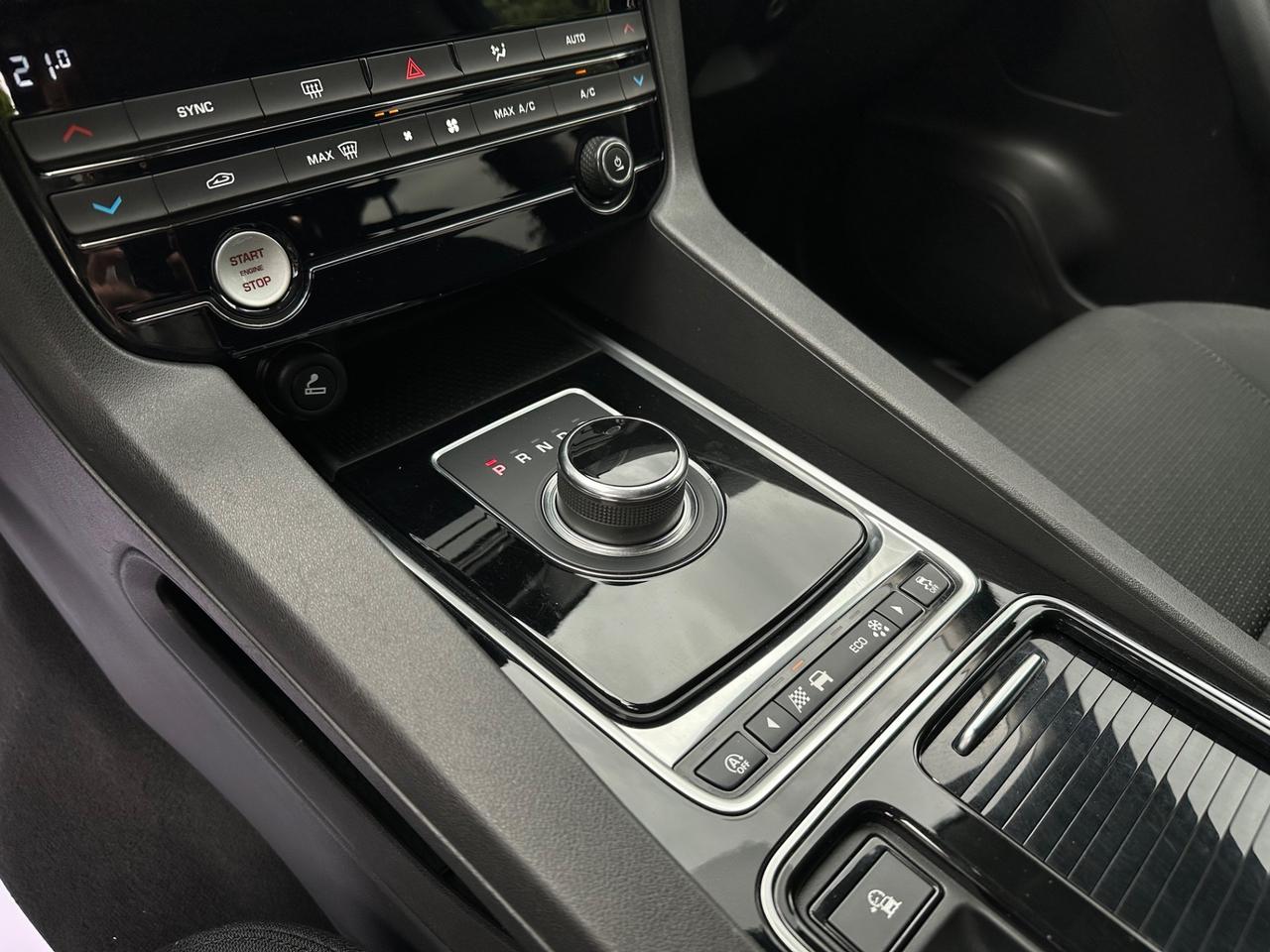 Jaguar F-Pace 2.0 D 180 CV AWD Prestige