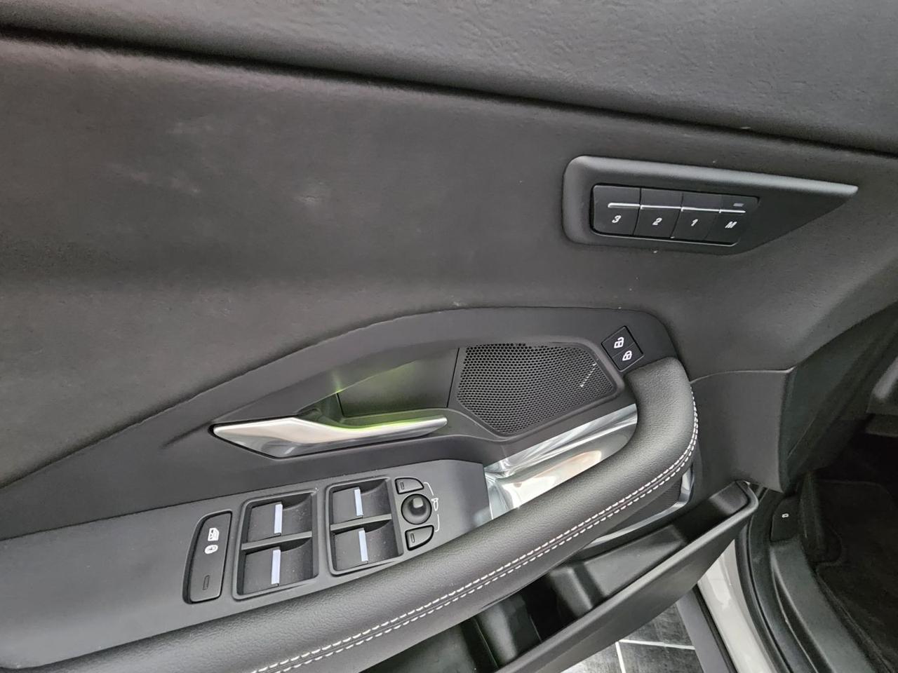 Jaguar E-Pace R-Dynamic SE Navi Camera Tetto C.20" LED BlackPack