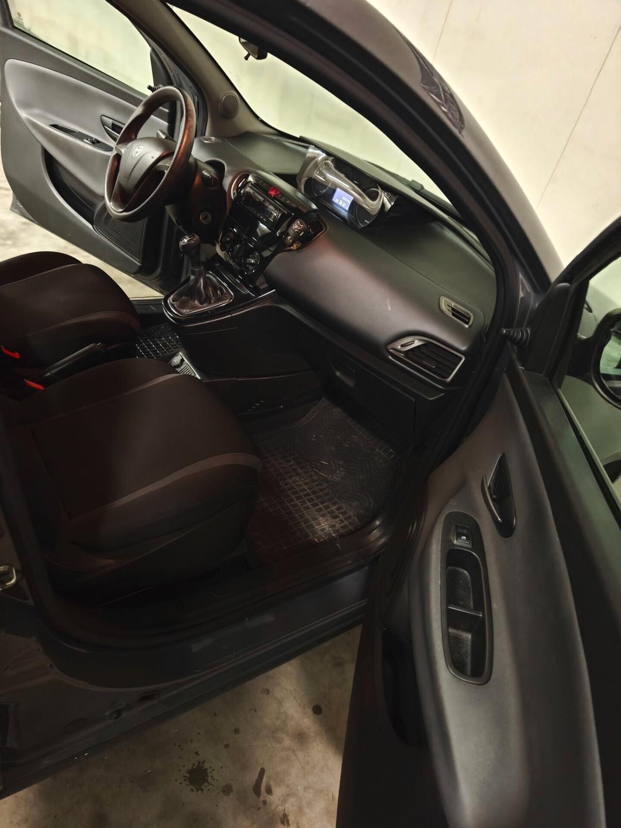 Lancia Ypsilon 1.3 MJT 16V 95 CV 5 porte Platinum