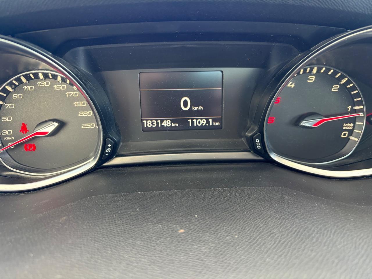 Peugeot 308 1.6 e-HDi 115 CV Stop&Start Allure