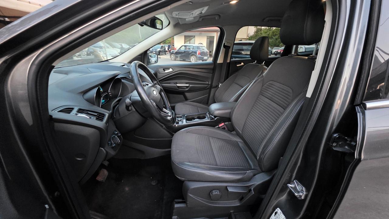Ford Kuga 1.5 TDCI 120 CV S&S 2WD Powershift Edition