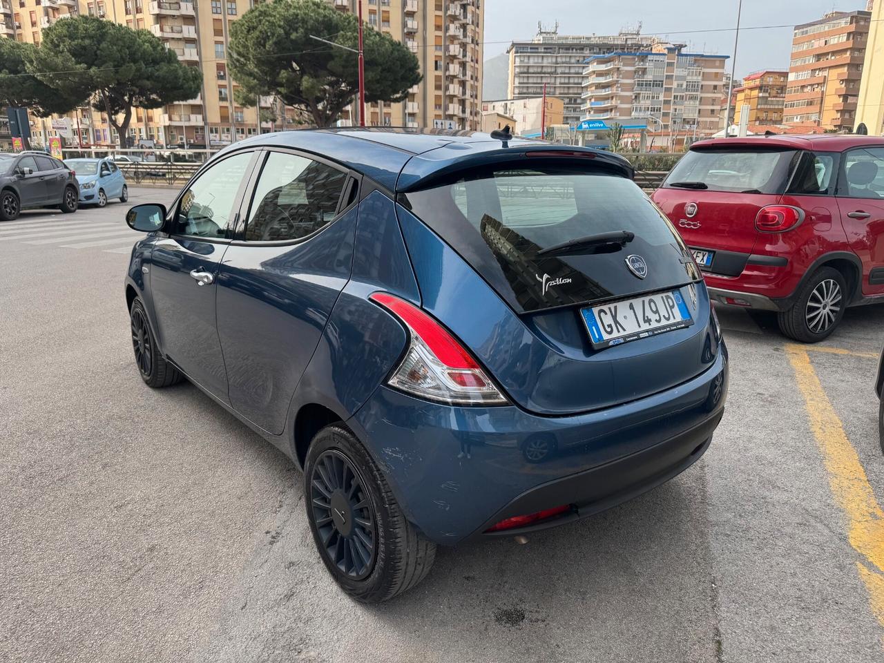 Lancia Ypsilon 1.0 FireFly 5 porte S&S Hybrid Ecochic Silver