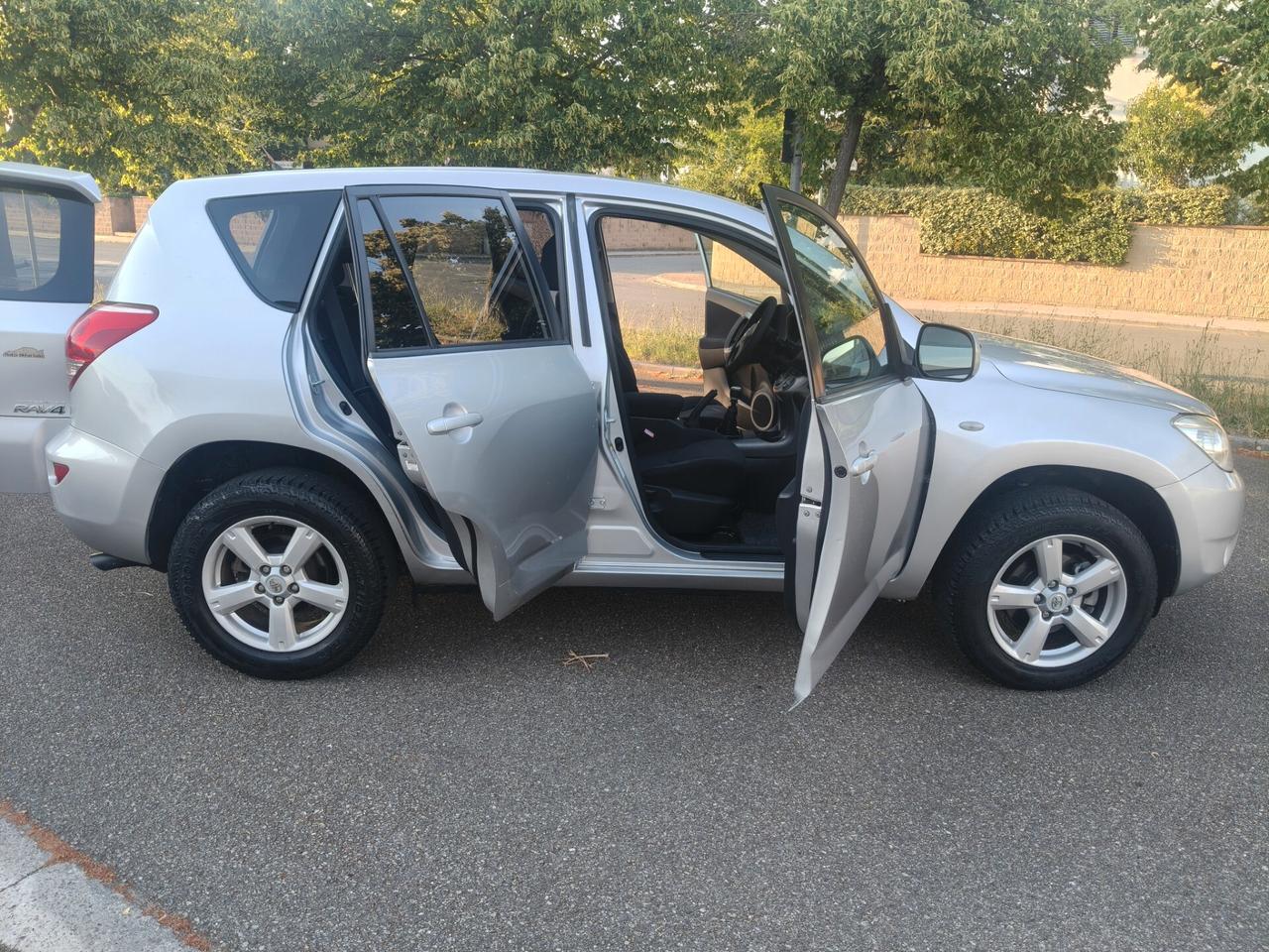 Toyota RAV 4 RAV4 2.2 D-4D 4x4